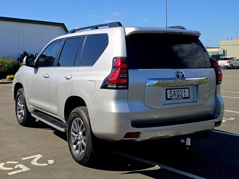2018 Toyota Land Cruiser Prado Vx, photo 3