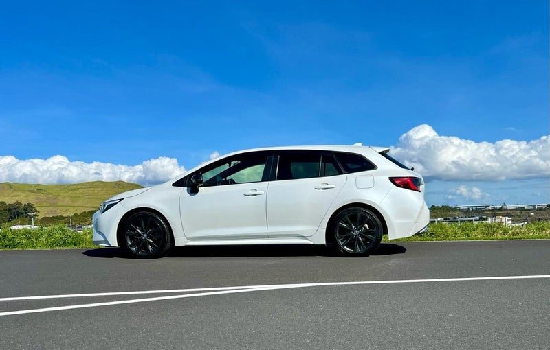 2023 Toyota Corolla Touring WXB Hybrid Wagon, photo 3