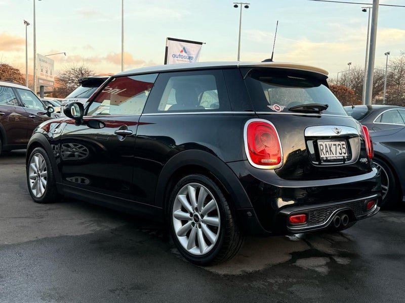 2014 MINI Cooper S 5 Door Hatchback, photo 2