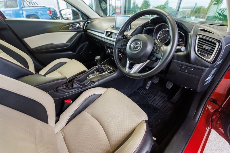 2015 Mazda Axela Touring L-Pack Manual, photo 3