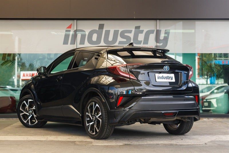 2018 Toyota C-HR G Spec Hybrid, photo 2