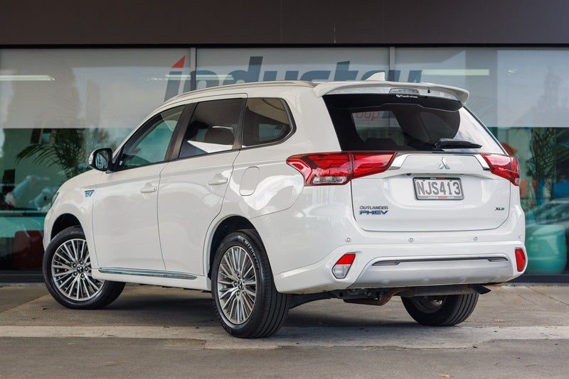 2021 Mitsubishi Outlander XLS PHEV 2.4 4WD NZ, photo 2