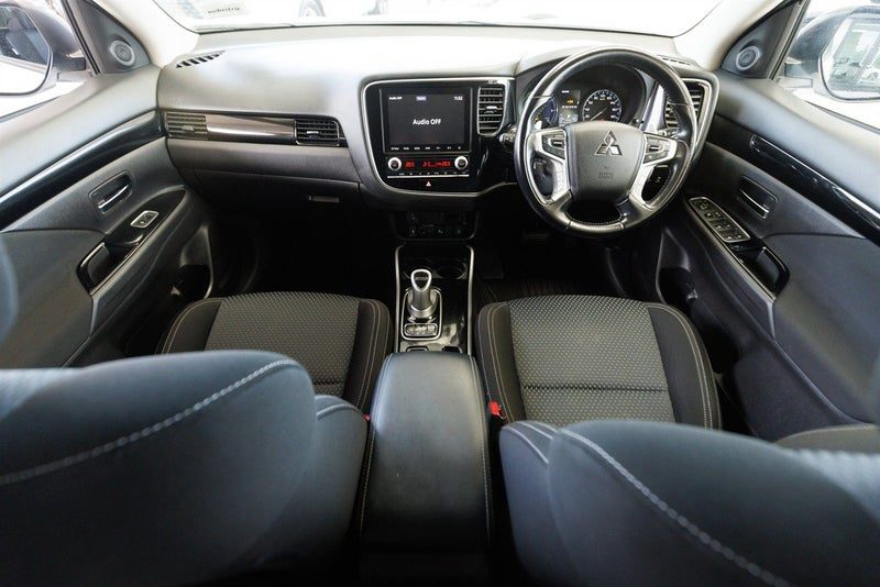 2021 Mitsubishi Outlander XLS PHEV 2.4 4WD NZ, photo 3