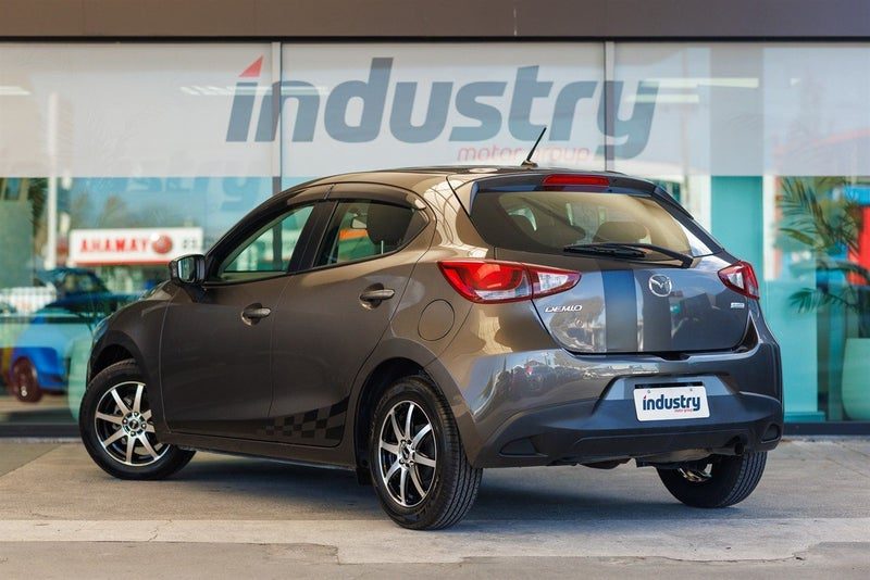 2015 Mazda 2 Demio 13C - 43,000km, photo 2