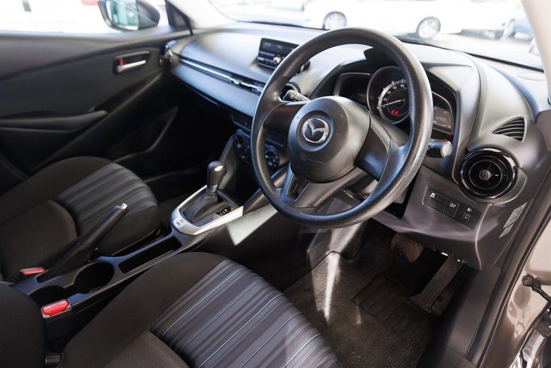 2015 Mazda 2 Demio 13C - 43,000km, photo 3