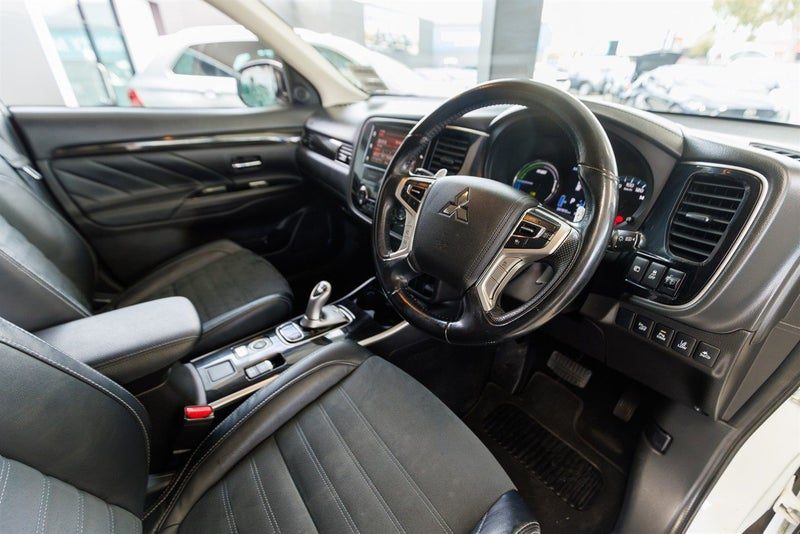 2017 Mitsubishi Outlander XLS PHEV 4WD NZ New, photo 3