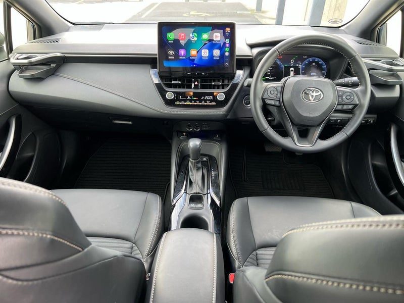 2024 Toyota Corolla Touring WXB Hybrid Wagon, photo 2