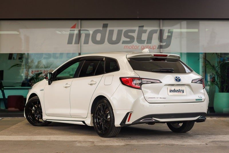 2020 Toyota Corolla Hybrid WXB Touring, photo 2
