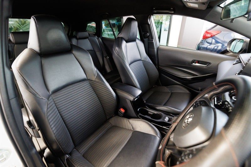 2020 Toyota Corolla Hybrid WXB Touring, photo 3