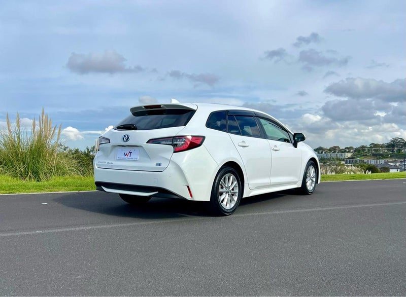 2021 Toyota Corolla Touring Wagon Hybrid S, photo 2