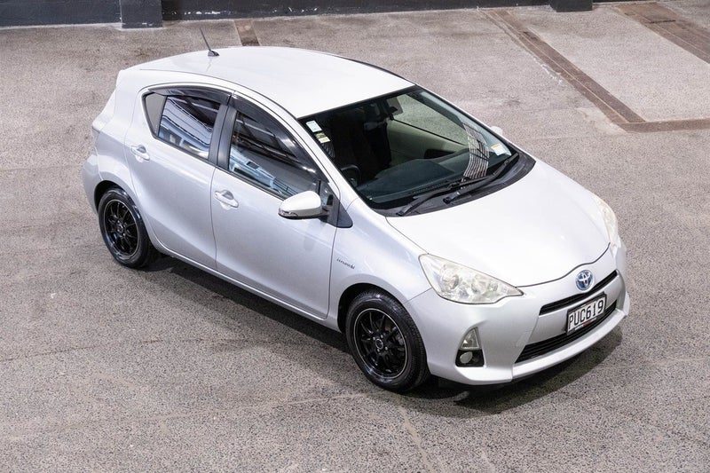 2013 Toyota Aqua G Spec, photo 2
