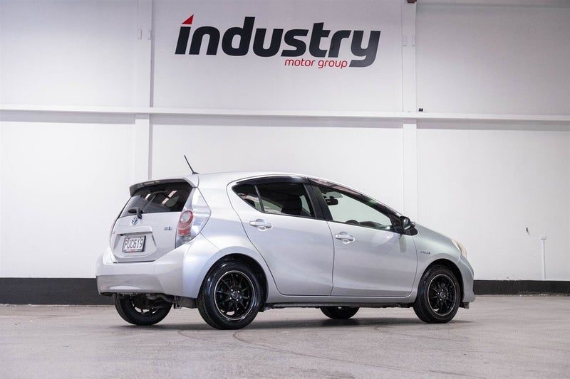 2013 Toyota Aqua G Spec, photo 3