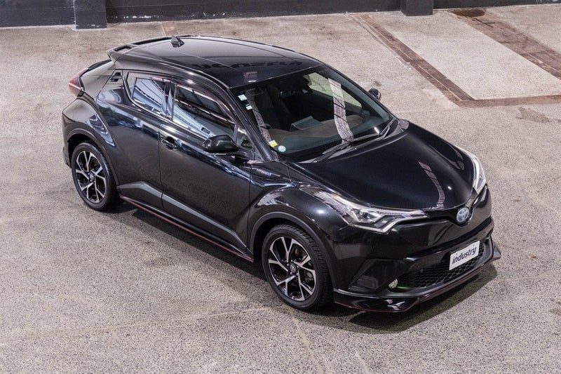 2017 Toyota C-HR G Hybrid Modelista, photo 2