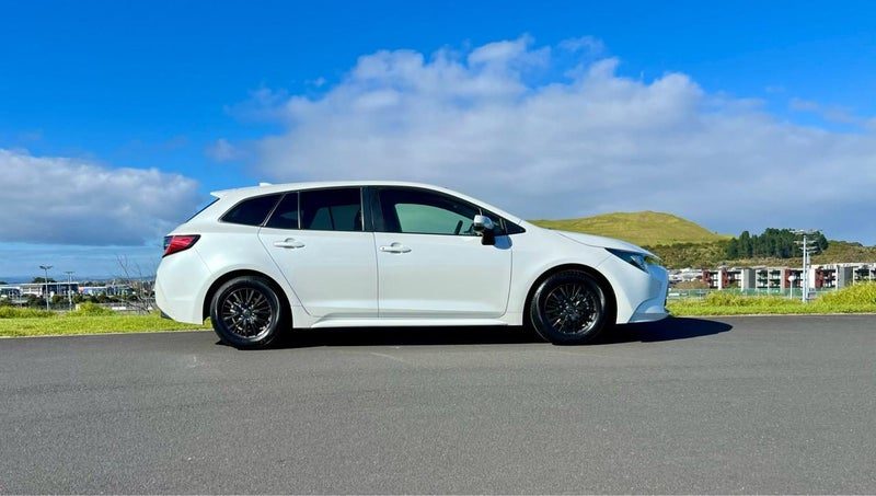 2023 Toyota Corolla Touring Wagon Hybrid G, photo 2