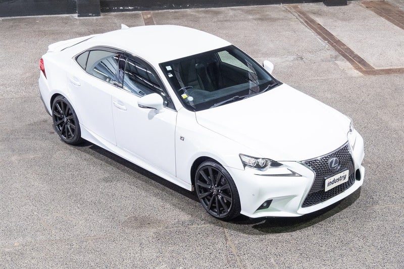 2014 Lexus IS 300h F-Sport Hybrid, photo 2