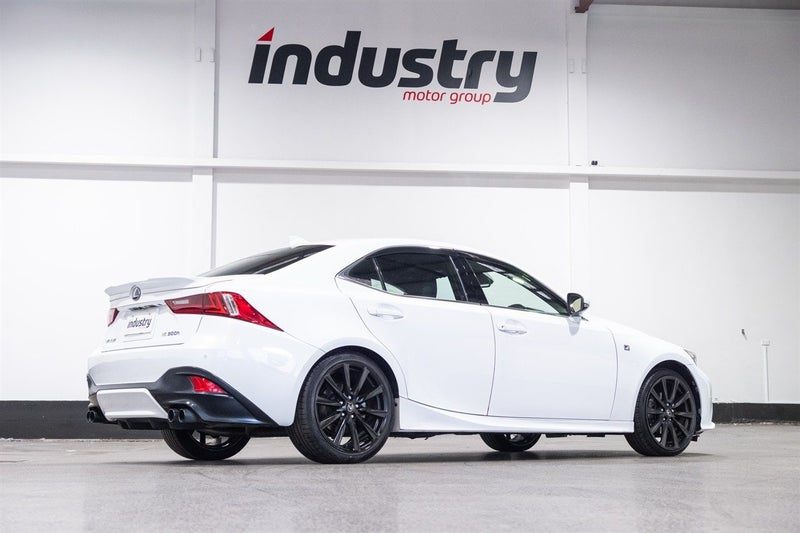 2014 Lexus IS 300h F-Sport Hybrid, photo 3