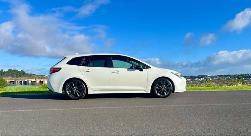 2023 Toyota Corolla Touring WXB Hybrid Wagon, photo 2