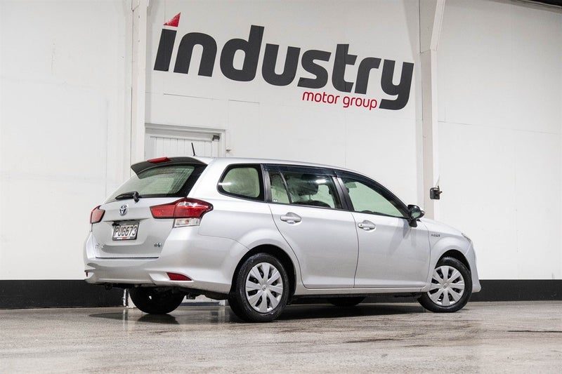 2017 Toyota Corolla Fielder Hybrid Wagon, photo 2