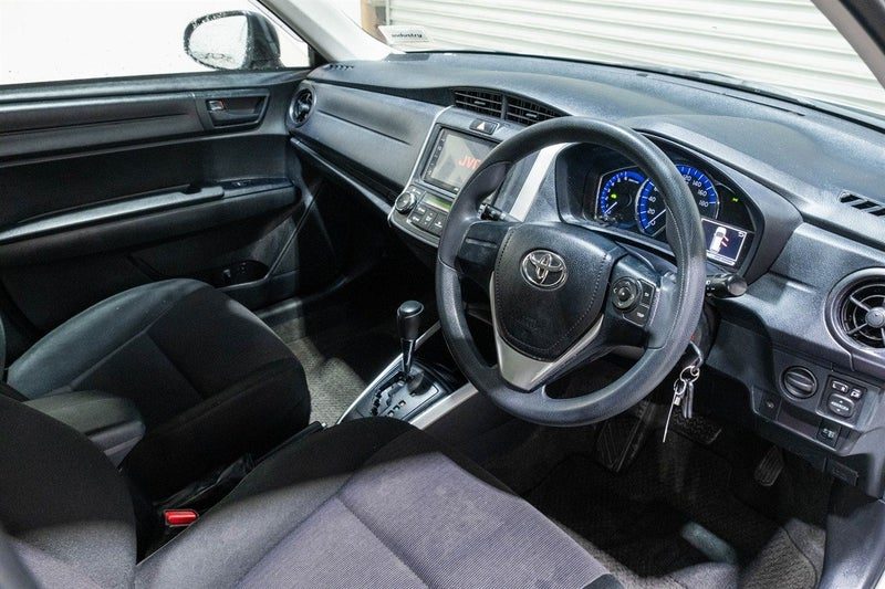 2017 Toyota Corolla Fielder Hybrid Wagon, photo 3