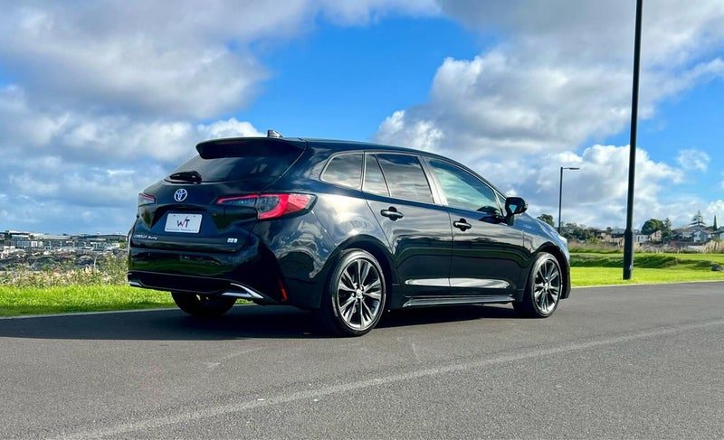 2023 Toyota Corolla Touring WXB Hybrid Wagon, photo 2