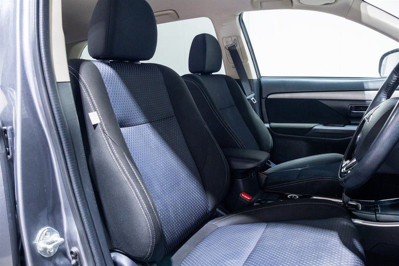 2017 Mitsubishi Outlander XLS 2.4P 7 Seat 4WD, photo 3