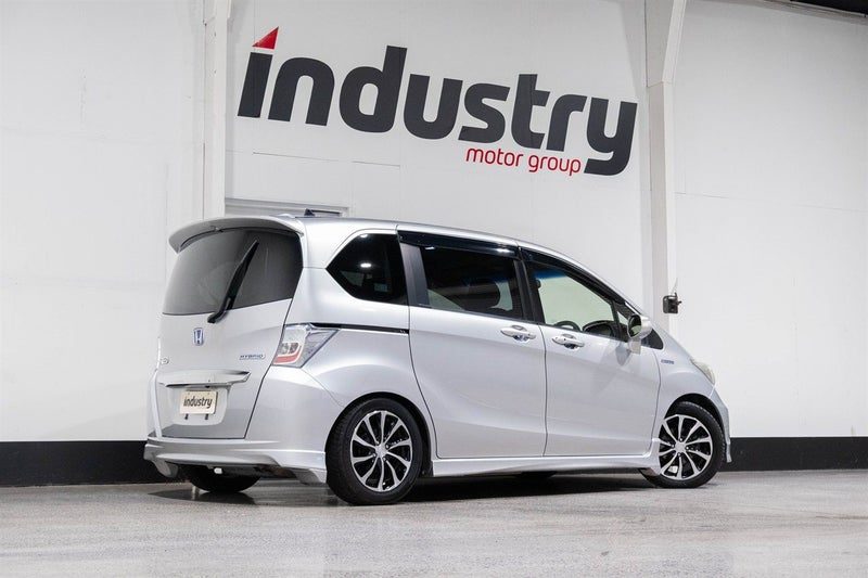 2014 Honda Freed Hybrid 7 Seater, photo 2