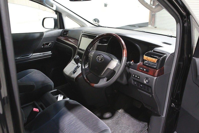 2014 Toyota Vellfire 2.4Z 7 Seater, photo 3