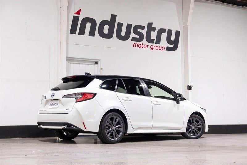 2021 Toyota Corolla Hybrid WXB Touring, photo 2