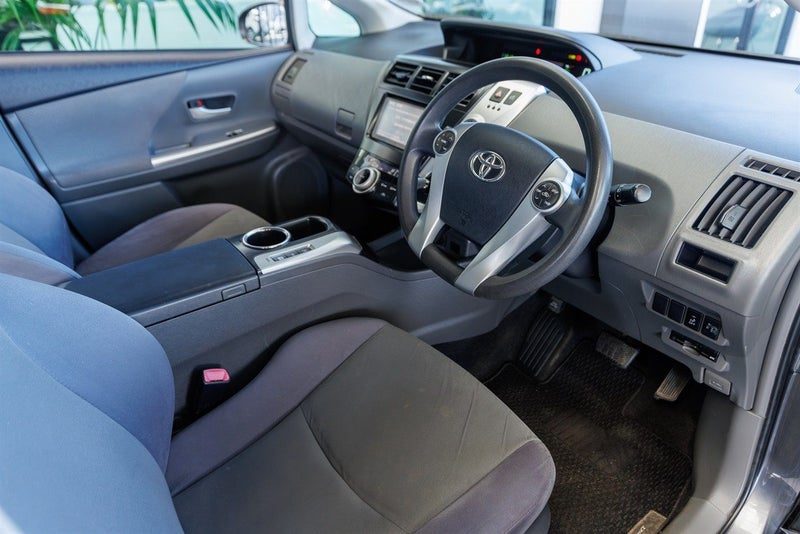 2013 Toyota Prius Alpha Hybrid 7 Seats, photo 3