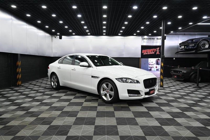 2017 Jaguar XF 20d Package