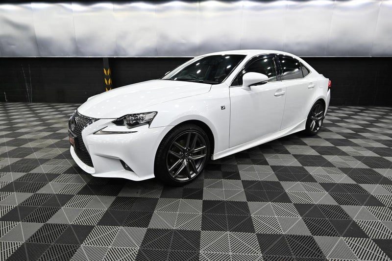 2013 Lexus IS 300h Hyrbid, photo 3