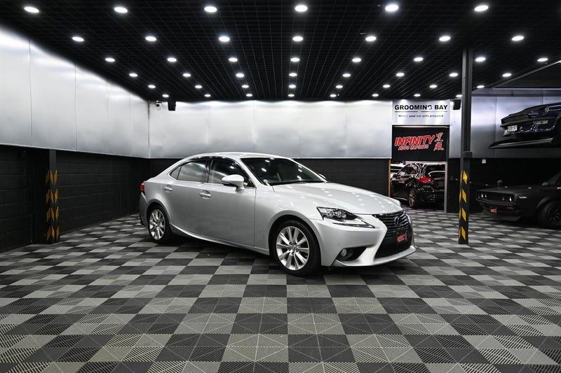 2013 Lexus IS 300h Hybrid