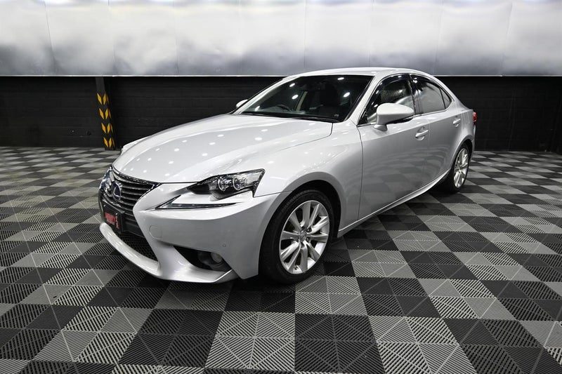 2013 Lexus IS 300h Hybrid, photo 3