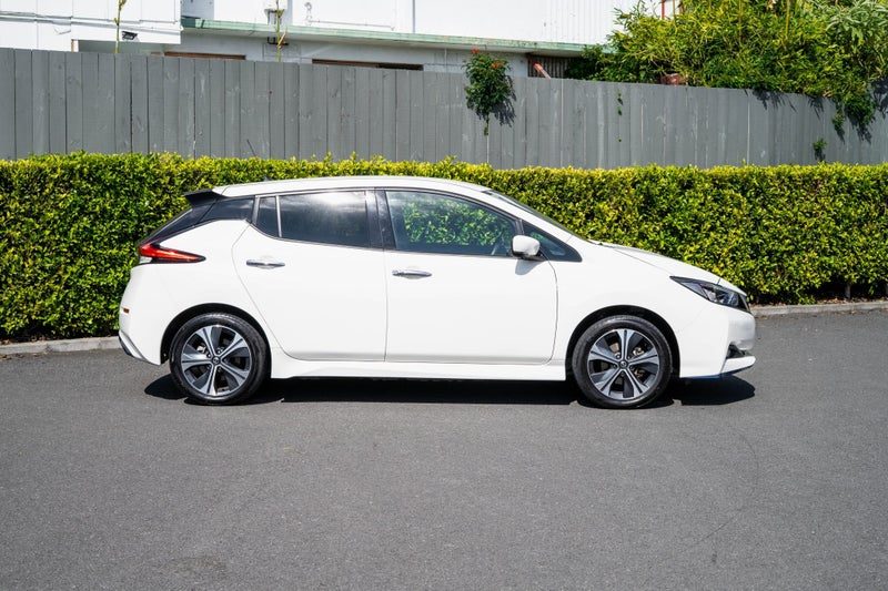 2022 Nissan Leaf 62kWh/EV/FD, photo 2