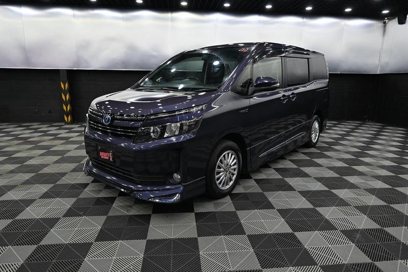 2014 Toyota Voxy V Package*Hybrid, photo 3