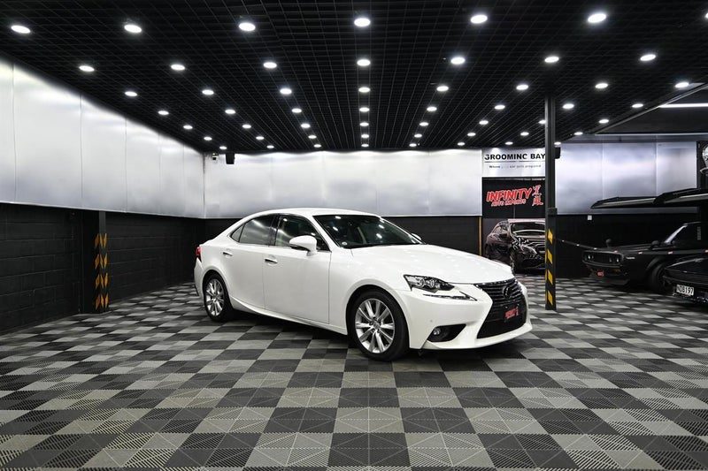 2016 Lexus IS 200t Version L*Low KMS