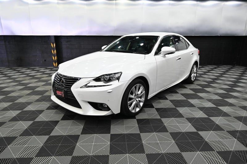 2016 Lexus IS 200t Version L*Low KMS, photo 3