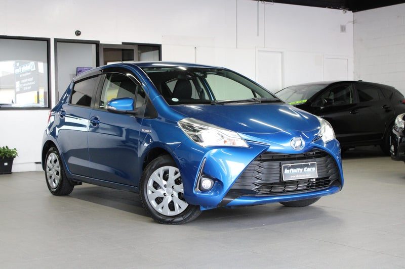 2017 Toyota Vitz HYBRID PUSH START LOW 65KM!