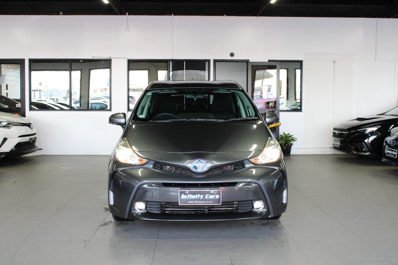 2015 Toyota Prius Alpha, photo 3