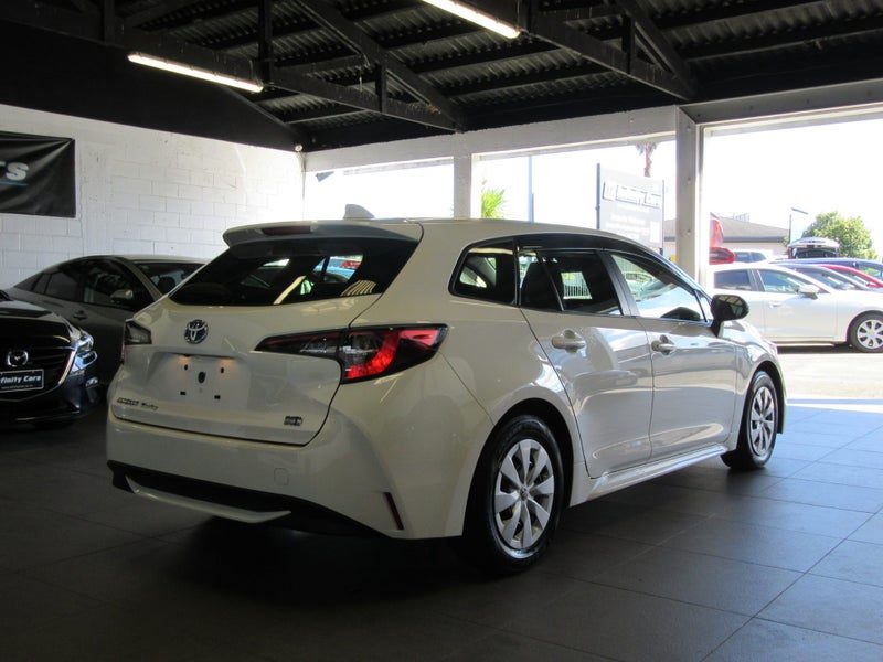 2020 Toyota Corolla TOURING HYBRID LOW 69KM SALE!, photo 2