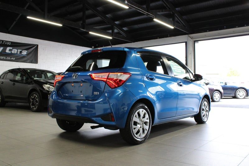 2017 Toyota Vitz HYBRID PUSH START LOW 66KM!, photo 3