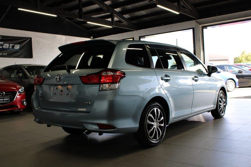 2015 Toyota Corolla Fielder, photo 3
