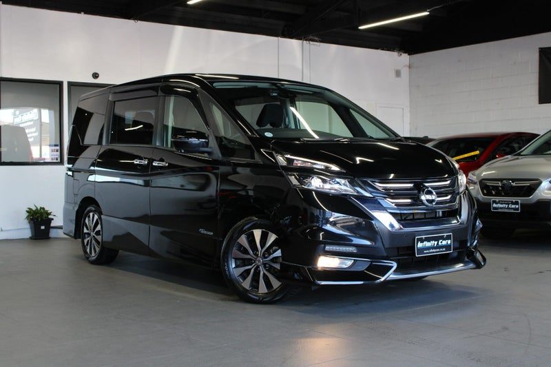 2017 Nissan Serena 8 Seater