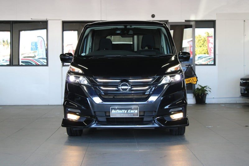 2017 Nissan Serena 8 Seater, photo 3