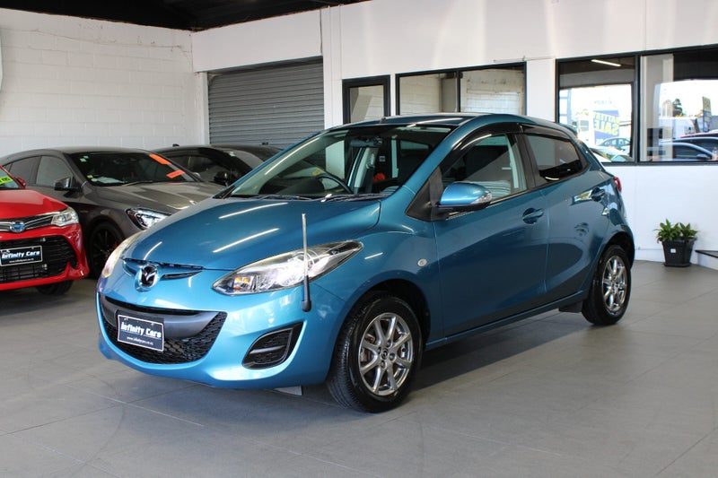 2013 Mazda Demio SKYACTIVE LOW 32KM SALE!!!, photo 3