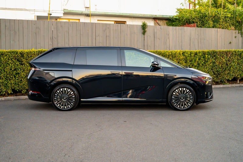 2026 XPENG X9 FWD Standard Range, photo 2