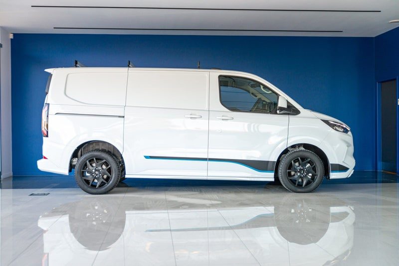 2026 Ford Transit CUSTOM 320 SPORT AWD, photo 2