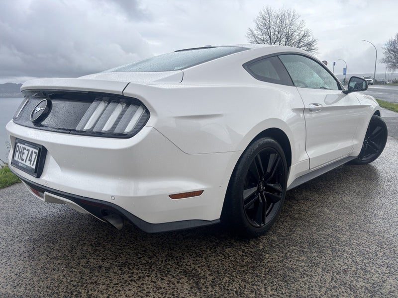 2017 Ford Mustang 2.3L FASTBACK, photo 3