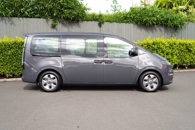 2026 Hyundai Staria Limited 8S MPV 2.2D AWD 8AT, photo 2
