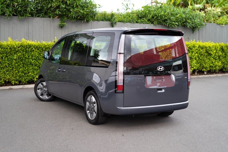 2026 Hyundai Staria Limited 8S MPV 2.2D AWD 8AT, photo 3